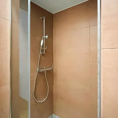 Visitting - Gwarna 아파트 *