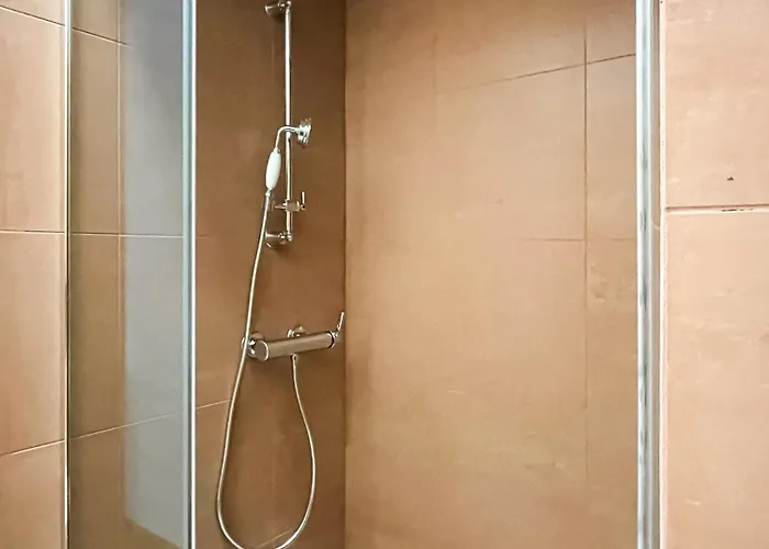 Visitting - Gwarna شقة *